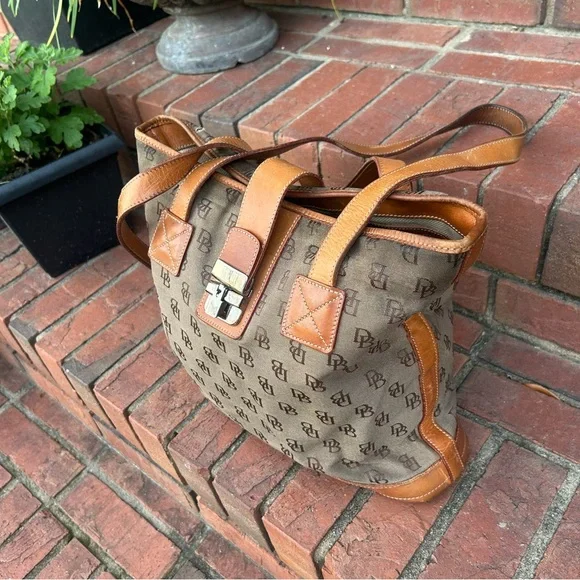 Dooney & Bourke canvas and leather signature shoulder bag - Picture 5 of 16